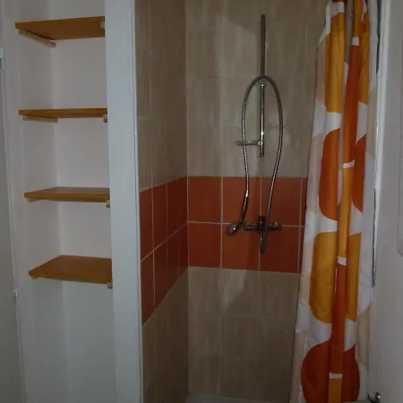 Independant 2 Personnes Sur Parcelle Privative Close Et Petite Piscine Apartamento Royan